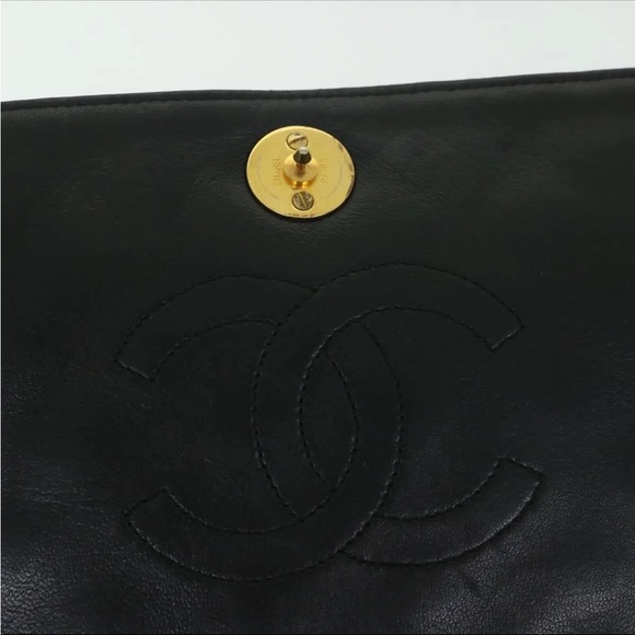 Chanel Shoulder Bag - Picture 11 of 16